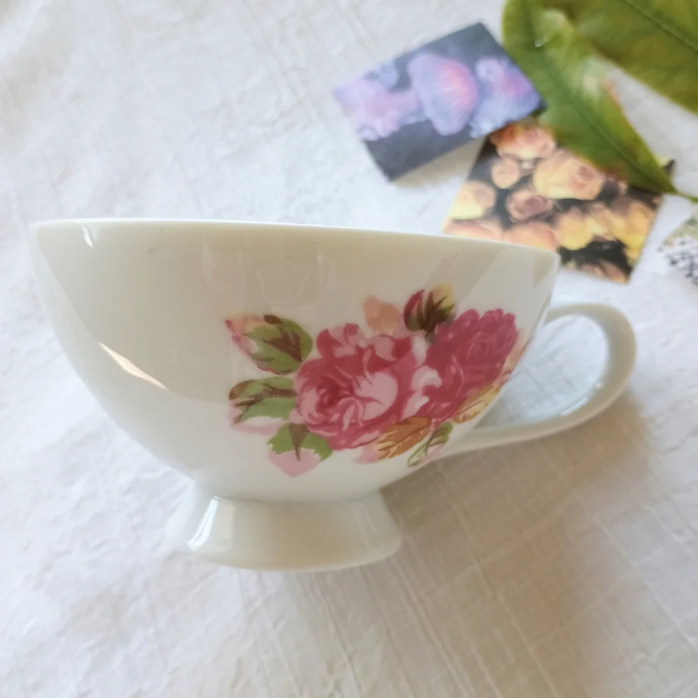 🌹 ROSETTE CORE 🌹 VTG squatty white porcelain Japanese teacup, Coquette Style